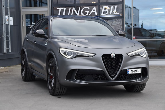 Alfa Romeo Stelvio Quadrifoglio 5 of 5