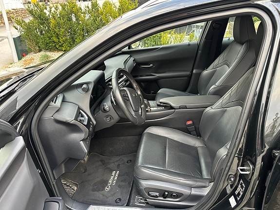 Lexus UX-Serie 11 of 19