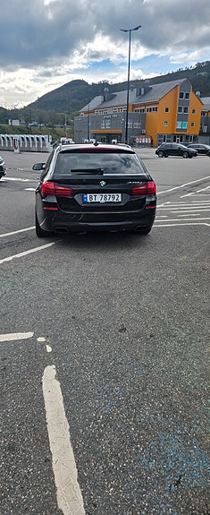 BMW M550d 5 of 26