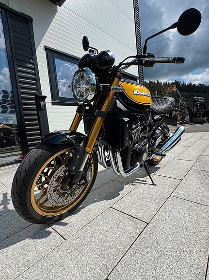 Kawasaki Z 900 RS 5 of 14