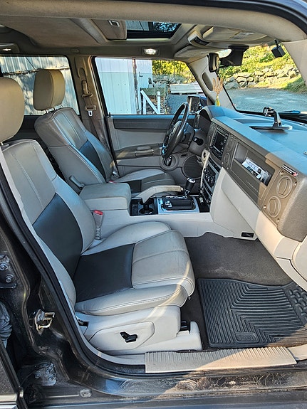 Jeep Commander 28 of 30