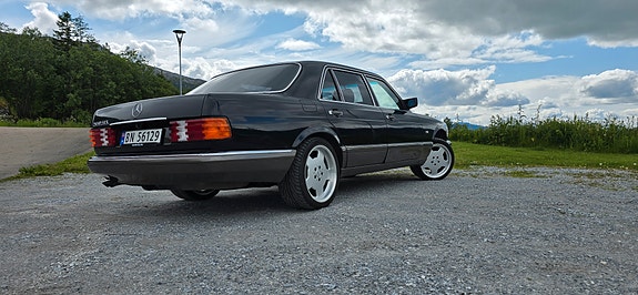 Mercedes-Benz 560 SEL 12 of 28