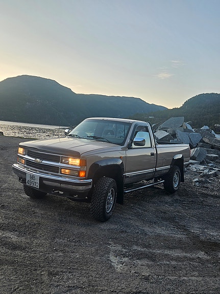 Chevrolet Silverado 9 of 19