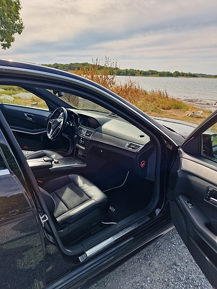 Mercedes-Benz E220 13 of 30