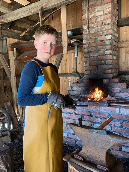 I smia - barn og unge kan tidlig få holde på med verktøy og bli kjent med kulturarven.