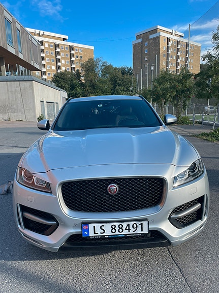 Jaguar F-PACE 22 of 28
