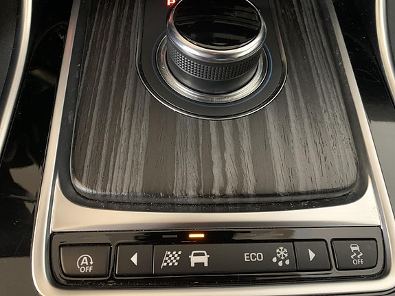 Jaguar XE 17 of 24