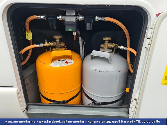  Plass til 2 stk 11 kg gassflasker med duo-kobling og filter