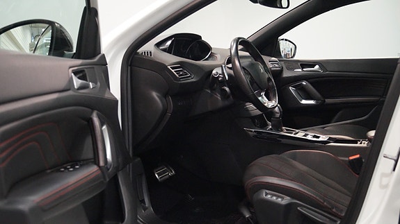 Peugeot 308 9 of 30