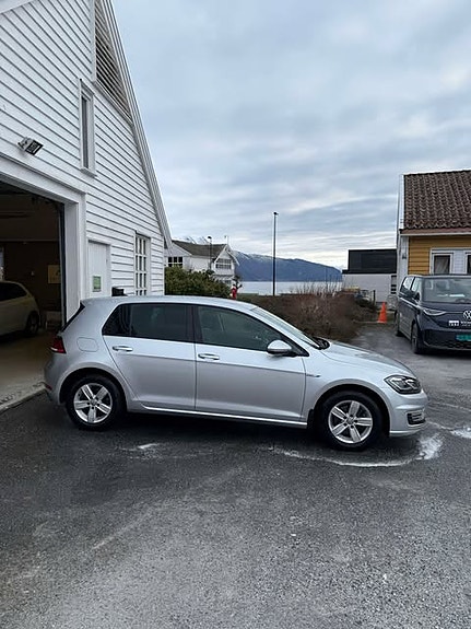 Volkswagen e-Golf VII 7 of 19