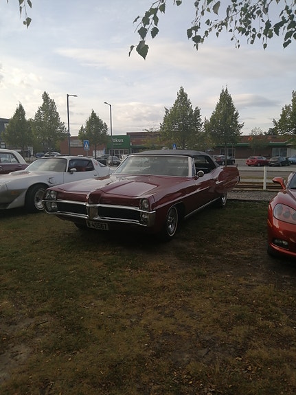 Pontiac Bonneville 5 of 5