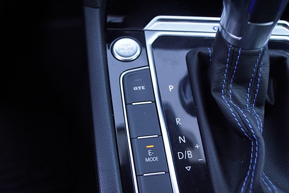 Volkswagen Passat 24 of 30