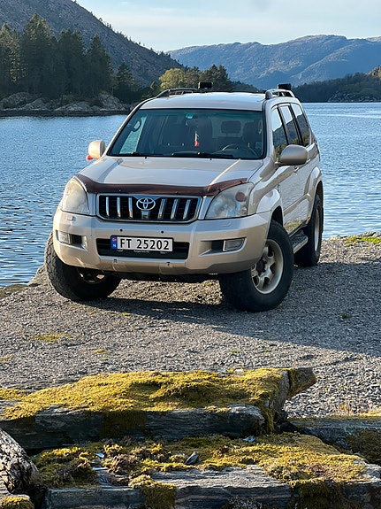 Toyota Land Cruiser 2 of 12