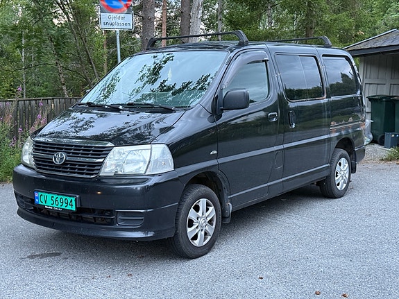Toyota HiAce 2 of 22