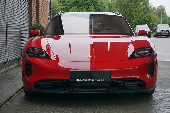 Porsche Taycan Sport Turismo 2 of 5