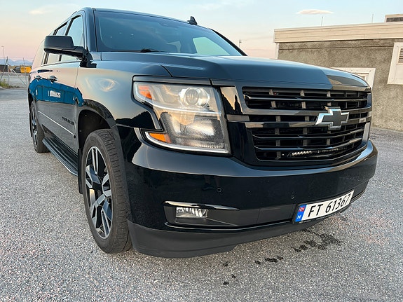 Chevrolet Suburban 5 of 30