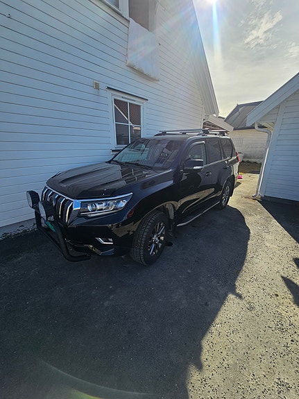 Toyota Land Cruiser 3 of 5