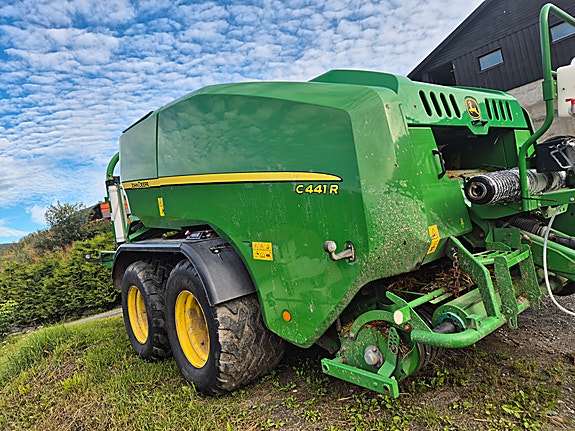 John Deere C441R kombipresse