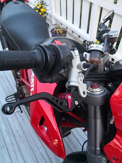 Ducati Supermotard 1100 S 14 of 24