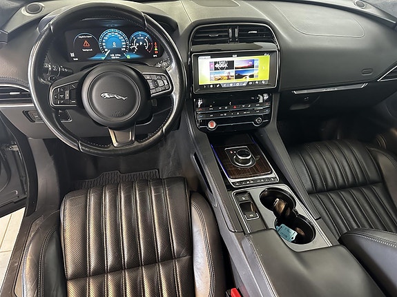 Jaguar F-PACE 13 of 28