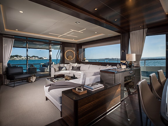 Sunseeker 88 Yacht 7 of 13