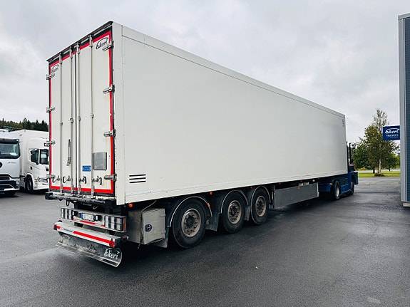 Ekeri FNA med 2-temp og bommer. Takhengt skillevegg. 2780mm innvendig høyde. EU godkjent før levering. Selges for kunde 4 of 5