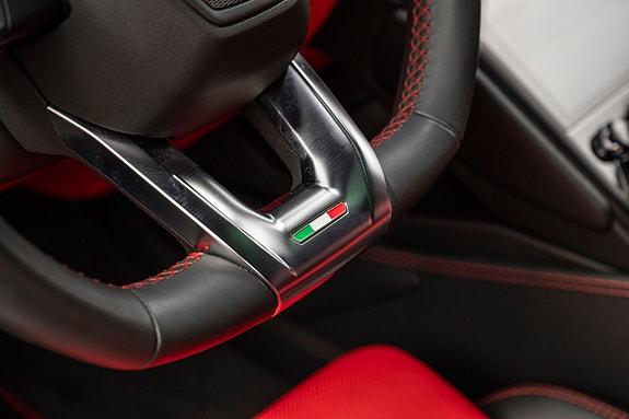 Lamborghini Urus 30 of 30