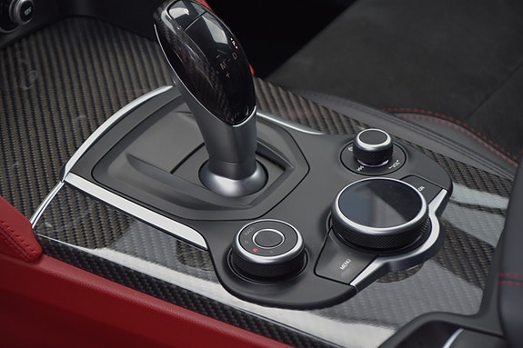 Alfa Romeo Stelvio Quadrifoglio 21 of 30