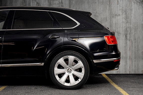 Bentley Bentayga 11 of 30