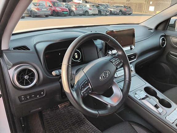 Hyundai Kona 3 of 3