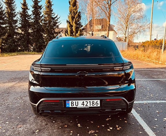 Porsche Macan 29 of 30