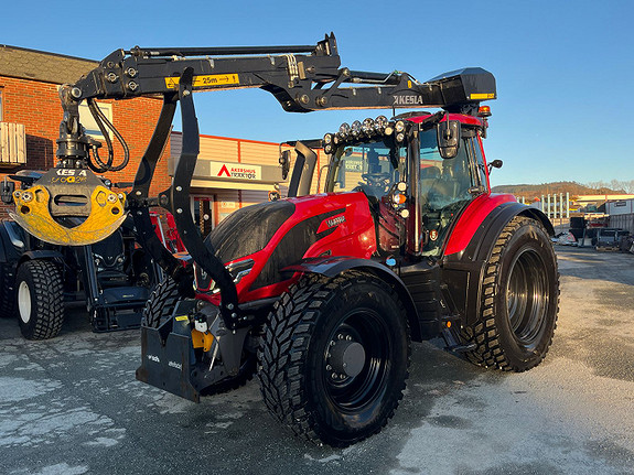 Valtra T235D RED EDITION KESLA 326T KRAN ALT UTSTYR 2021, kr 2 250 000,-