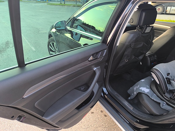 Volkswagen Passat Alltrack 14 of 30