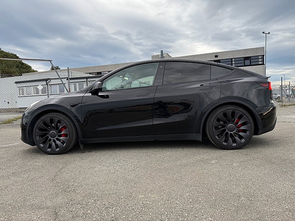 Tesla Model Y 4 of 24