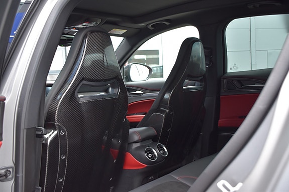 Alfa Romeo Stelvio Quadrifoglio 24 of 30