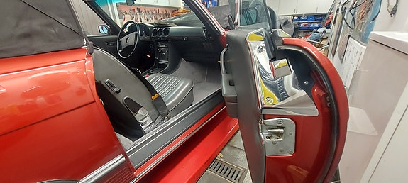 Mercedes-Benz 450 SL 15 of 29