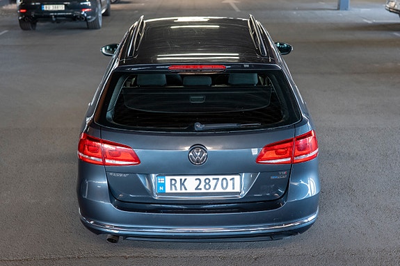 Volkswagen Passat 4 of 30