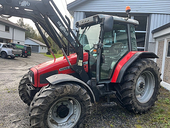 Massey Ferguson 4255 m/bunn og buk 1999, kr 299 000,-