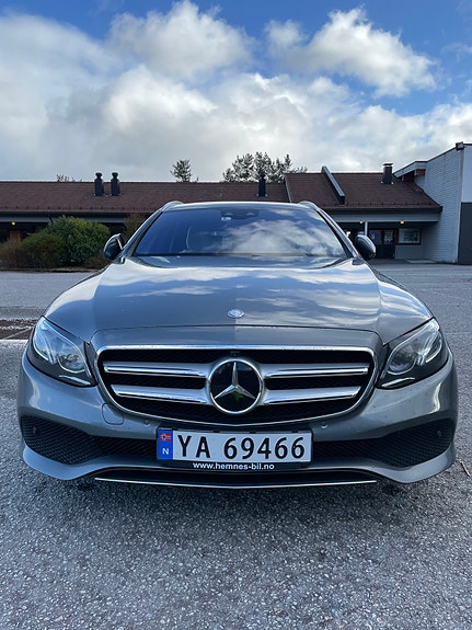 Mercedes-Benz E220 3 of 18