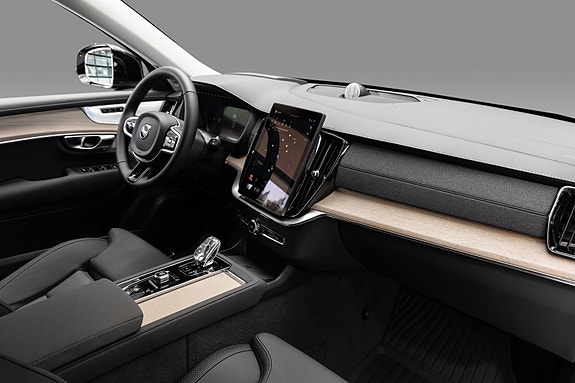 Volvo XC90 12 of 26