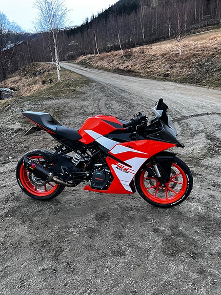 KTM RC 125 4 of 5