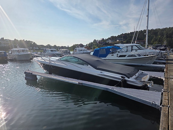 Goldfish 32 Sport Cruiser 4 of 5