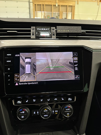 Volkswagen Passat 13 of 28