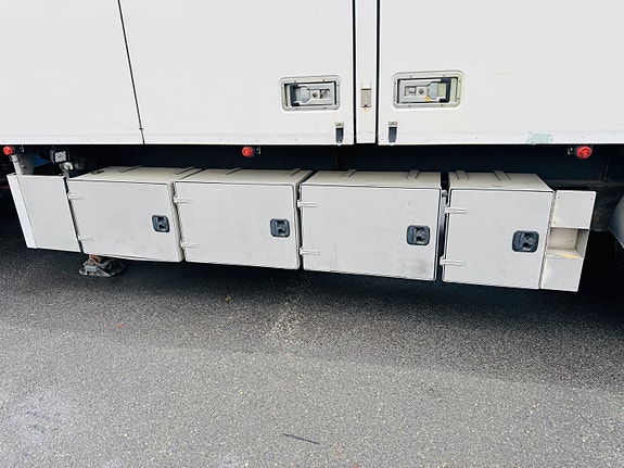 Ekeri FNA med 2-temp og bommer. Takhengt skillevegg. 2780mm innvendig høyde. EU godkjent før levering. Selges for kunde 5 of 5