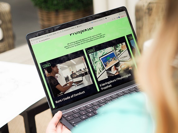 Ferdige e-læringskurs på display