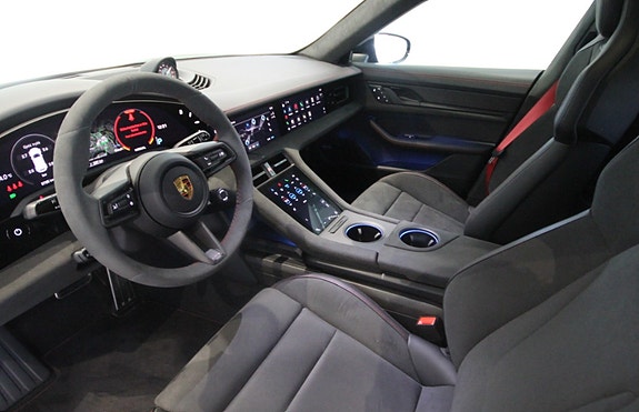 Porsche Taycan 9 of 13
