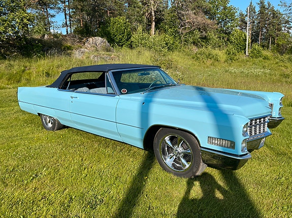 Cadillac Deville 2 of 5
