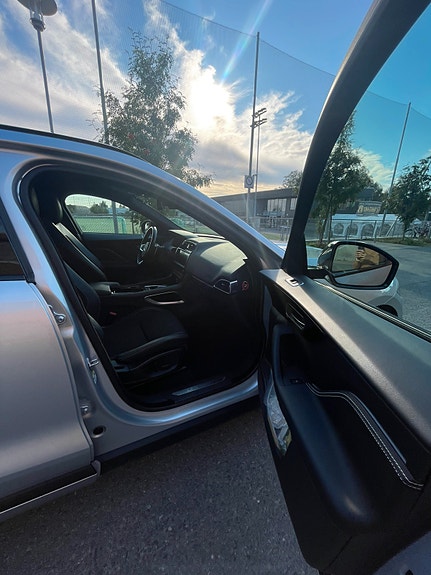 Jaguar F-PACE 26 of 28