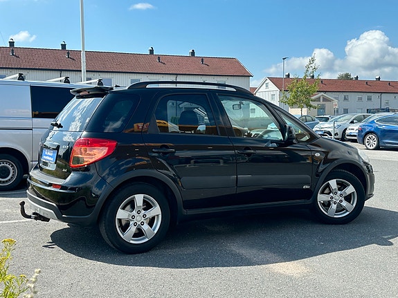 Suzuki SX4 3 of 5