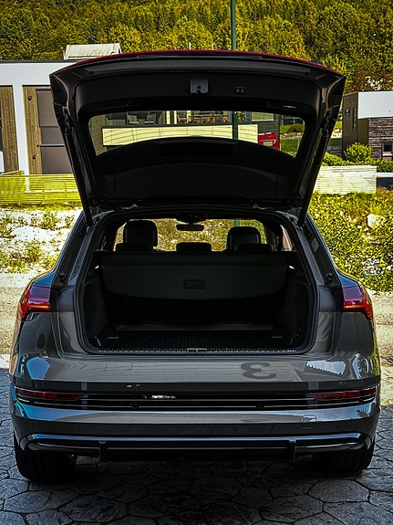 Audi e-tron 24 of 30
